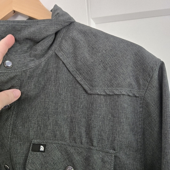 The North Face Men's Grey Button-Up Large Shirt - Picture 7 of 12